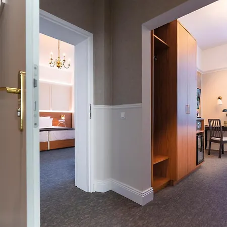 Kleiner Riesen فندق 3*